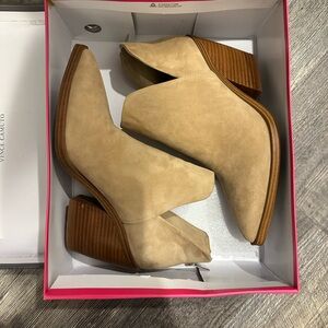 VINCE CAMUTO TAN BOOTIES